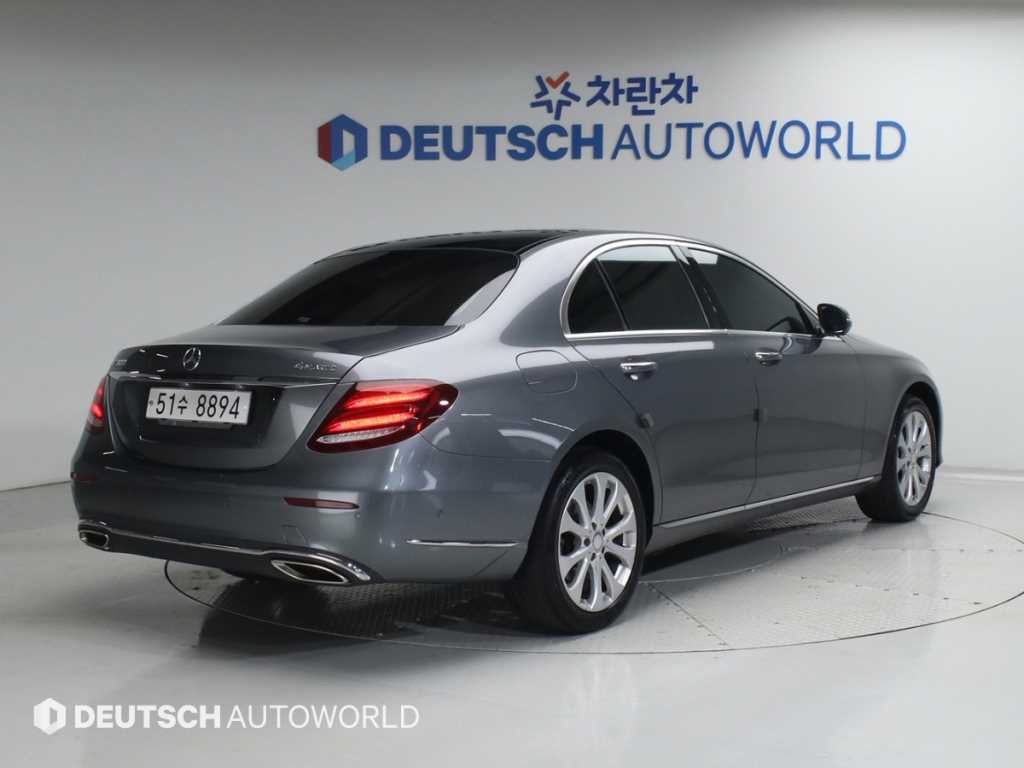 벤츠 E 클래스 E-클래스 W213 E300 익스클루시브 이미지 2