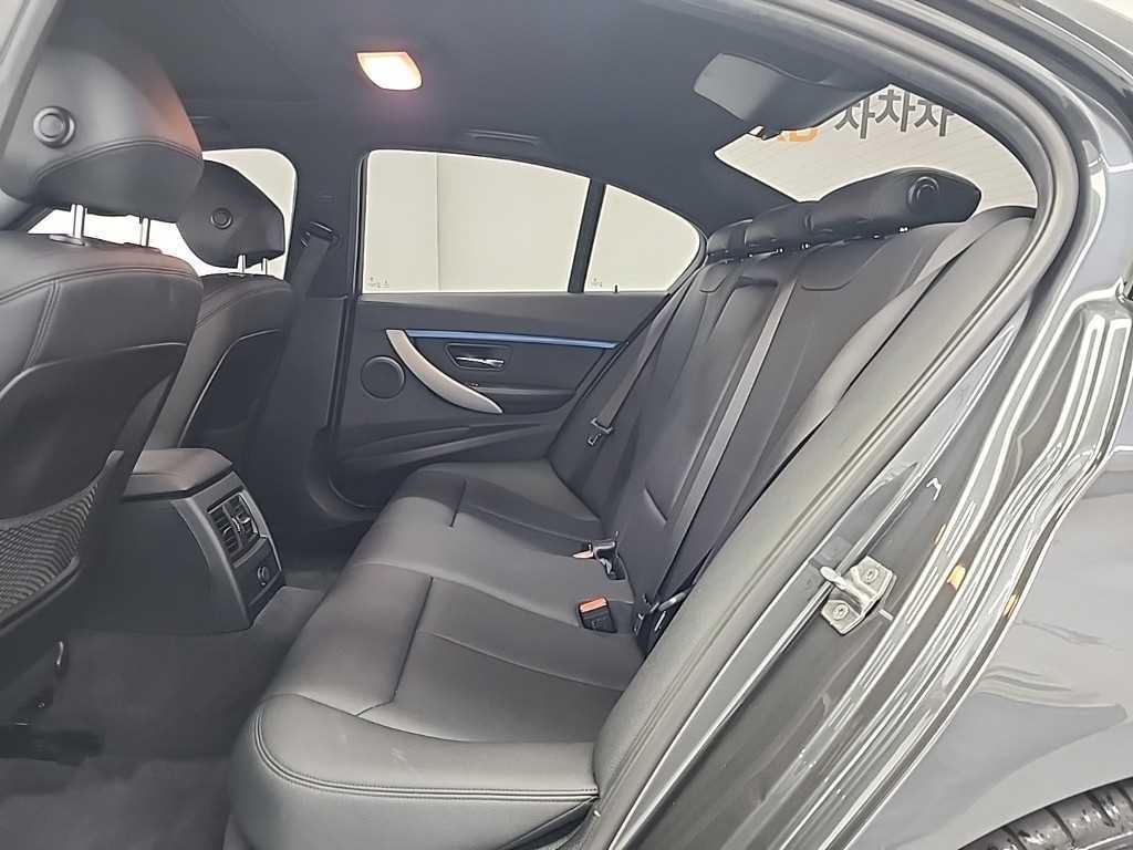 BMW 3시리즈 3시리즈 (F30) 320i M 스포츠 이미지 12