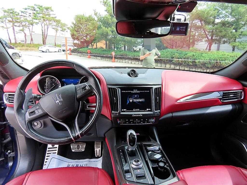 마세라티 르반떼 3.0 AWD 이미지 7