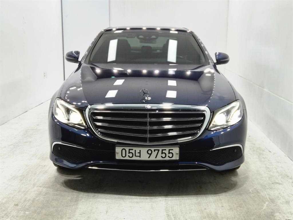벤츠 E 클래스 E-클래스 W213 E220d 익스클루시브 이미지 1