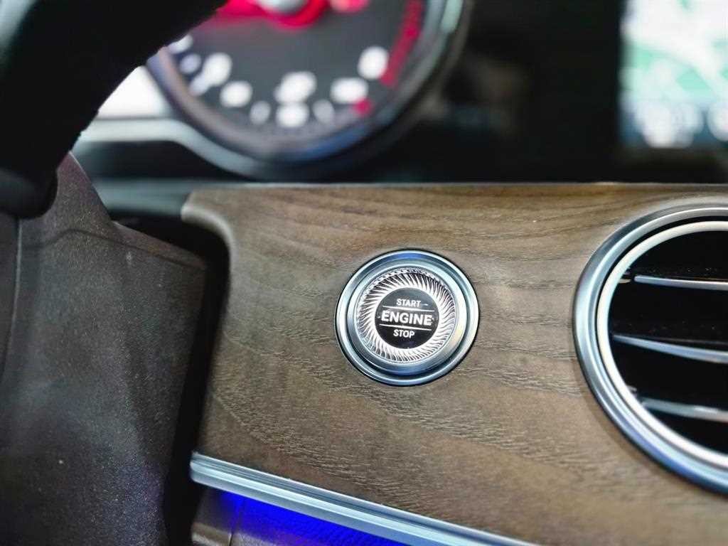 벤츠 E 클래스 E-클래스 W213 E220d 익스클루시브 이미지 14
