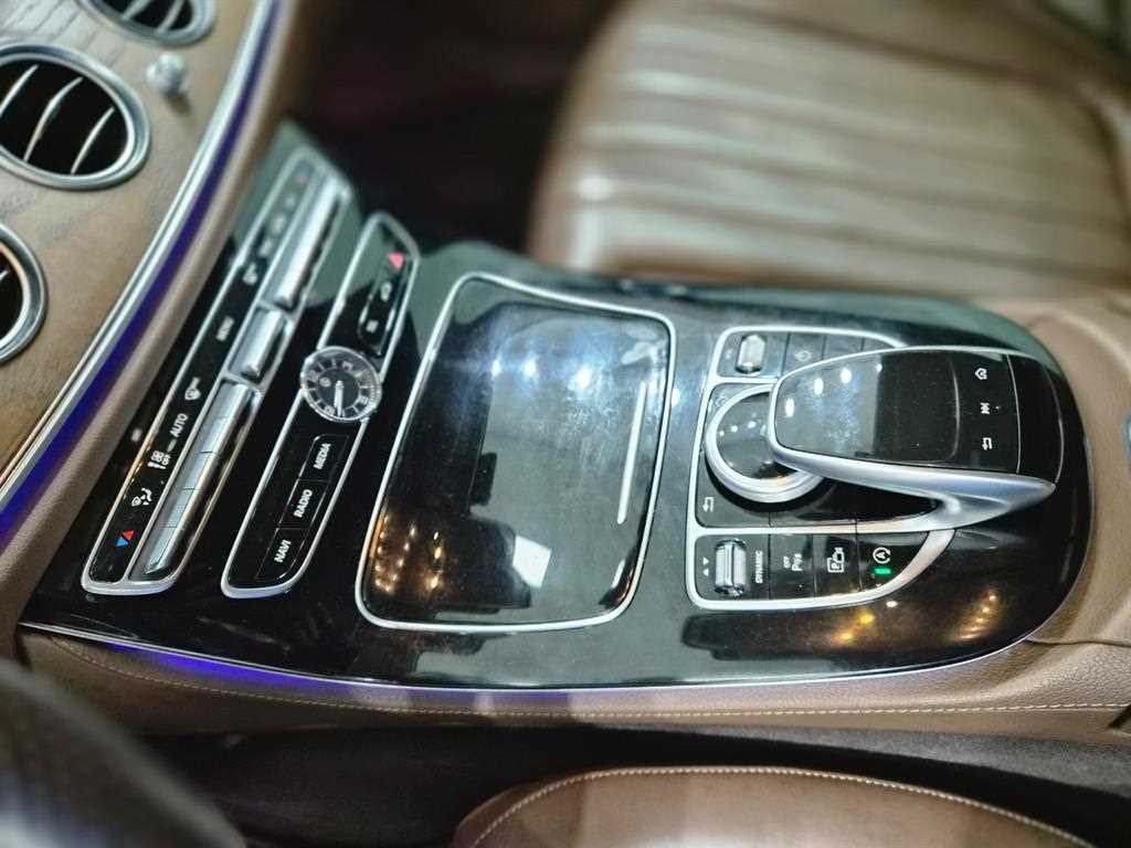 벤츠 E 클래스 E-클래스 W213 E220d 익스클루시브 이미지 15