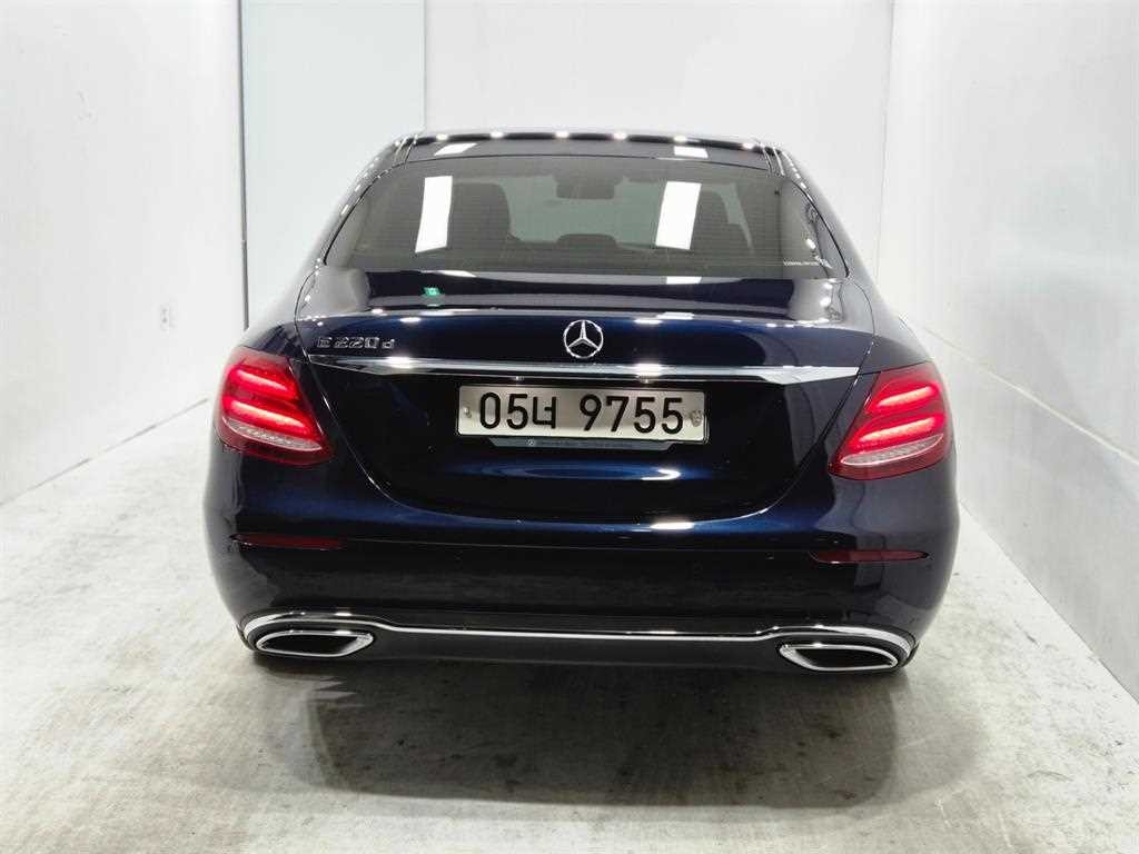 벤츠 E 클래스 E-클래스 W213 E220d 익스클루시브 이미지 3