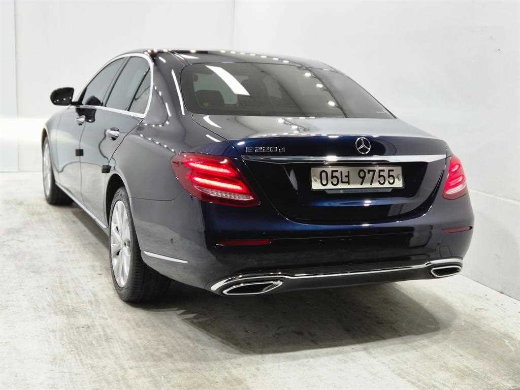 벤츠 E 클래스 E-클래스 W213 E220d 익스클루시브 이미지 4