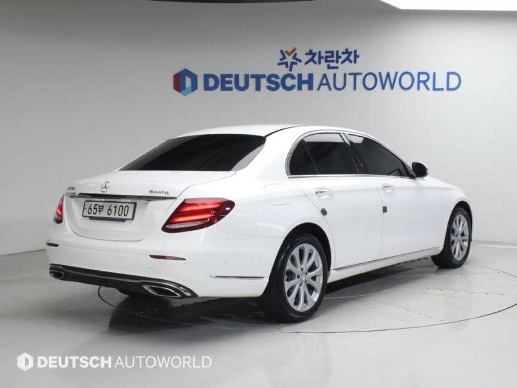 벤츠 E 클래스 E-클래스 W213 E220d 익스클루시브 이미지 2