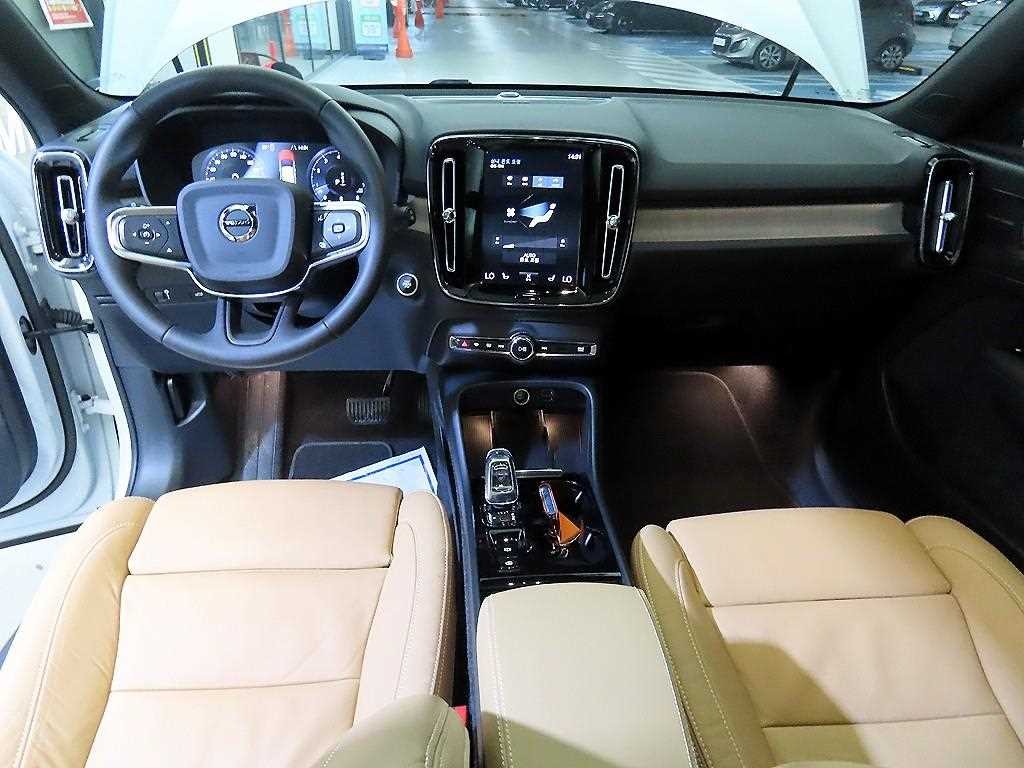 볼보 XC40 B4 AWD 인스크립션 이미지 10