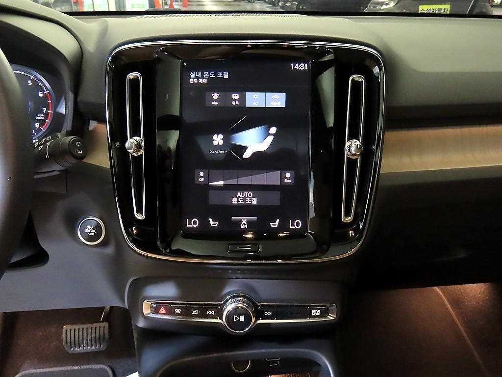 볼보 XC40 B4 AWD 인스크립션 이미지 11
