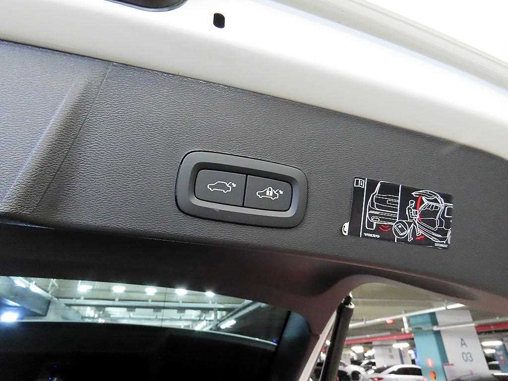 볼보 XC40 B4 AWD 인스크립션 이미지 16