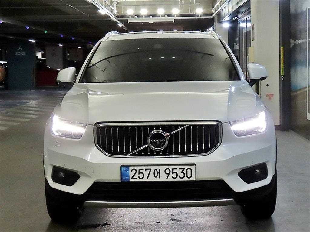 볼보 XC40 B4 AWD 인스크립션 이미지 2