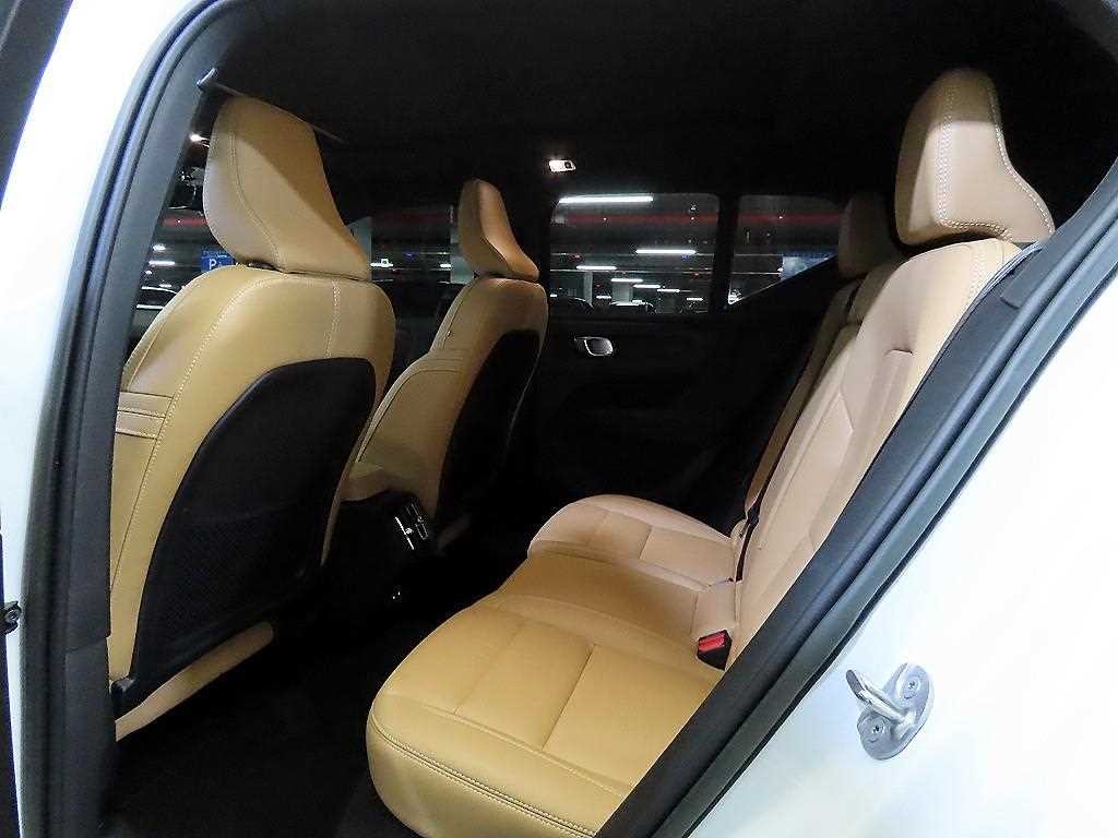 볼보 XC40 B4 AWD 인스크립션 이미지 7