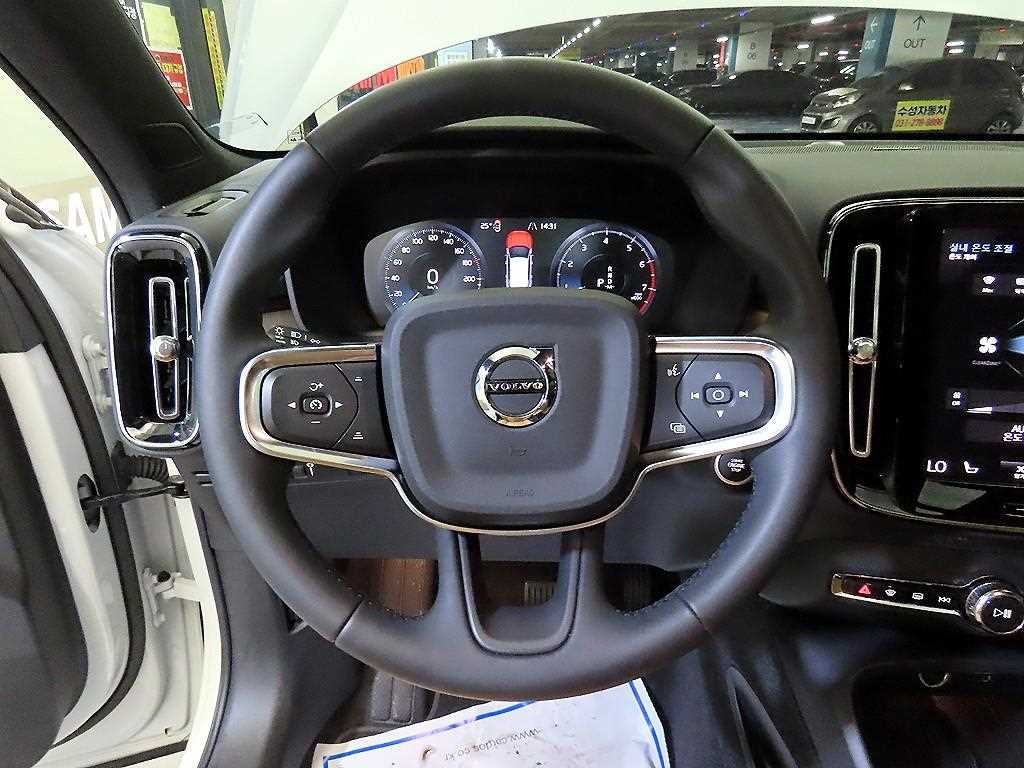 볼보 XC40 B4 AWD 인스크립션 이미지 8