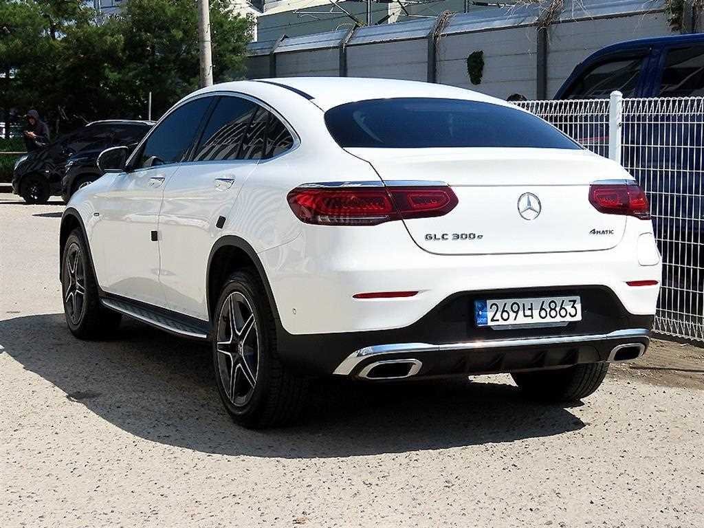 벤츠 GLC 클래스 GLC클래스 X253 GLC 300 e 4MATIC 쿠페 이미지 3