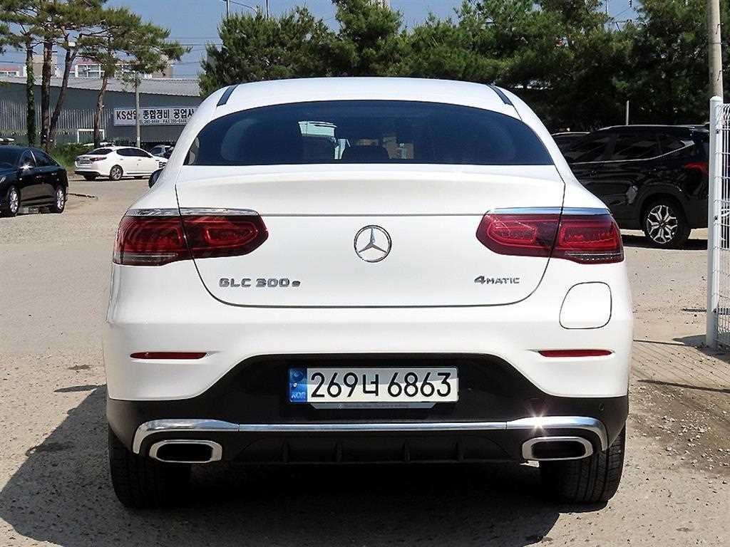 벤츠 GLC 클래스 GLC클래스 X253 GLC 300 e 4MATIC 쿠페 이미지 4
