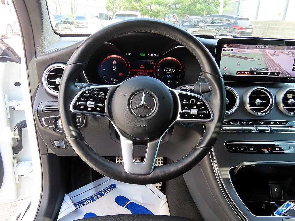 벤츠 GLC 클래스 GLC클래스 X253 GLC 300 e 4MATIC 쿠페 이미지 8