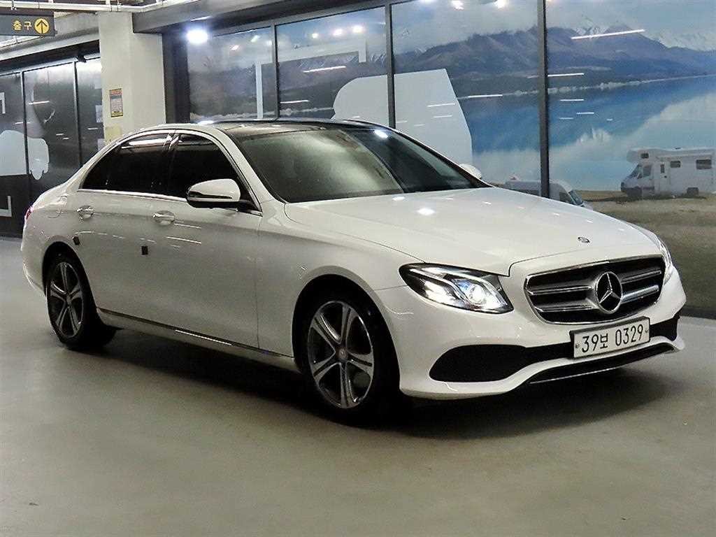 벤츠 E 클래스 E-클래스 W213 E300 아방가르드 이미지 1
