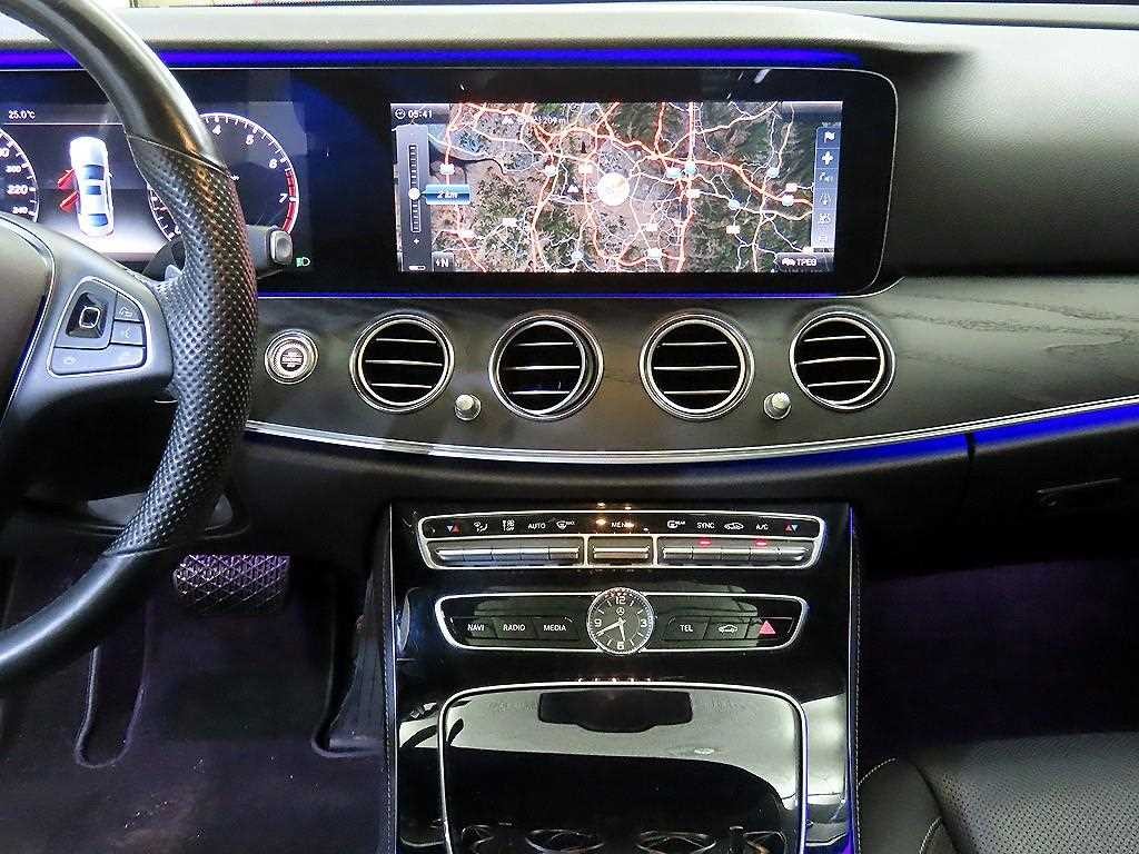 벤츠 E 클래스 E-클래스 W213 E300 아방가르드 이미지 11