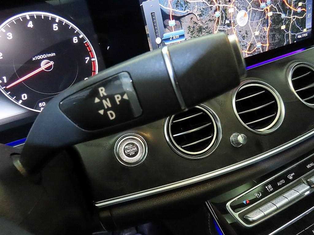 벤츠 E 클래스 E-클래스 W213 E300 아방가르드 이미지 12