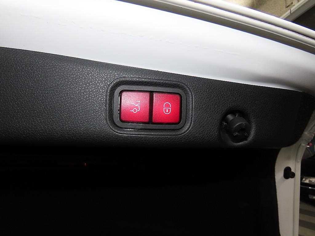 벤츠 E 클래스 E-클래스 W213 E300 아방가르드 이미지 16