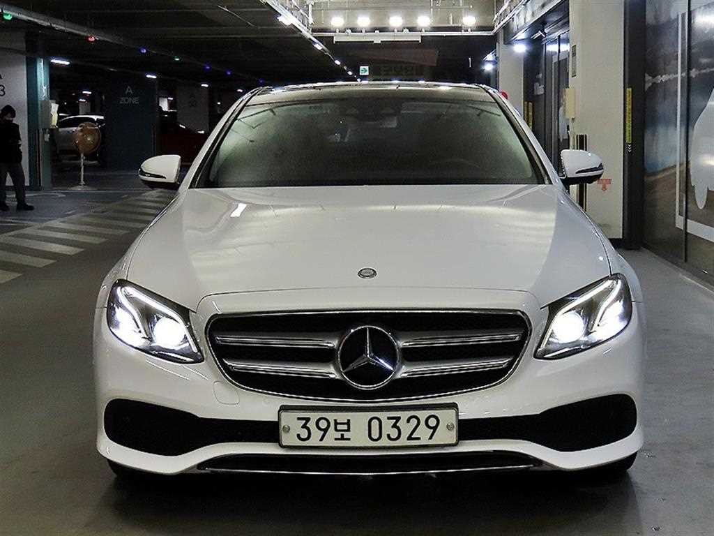 벤츠 E 클래스 E-클래스 W213 E300 아방가르드 이미지 2