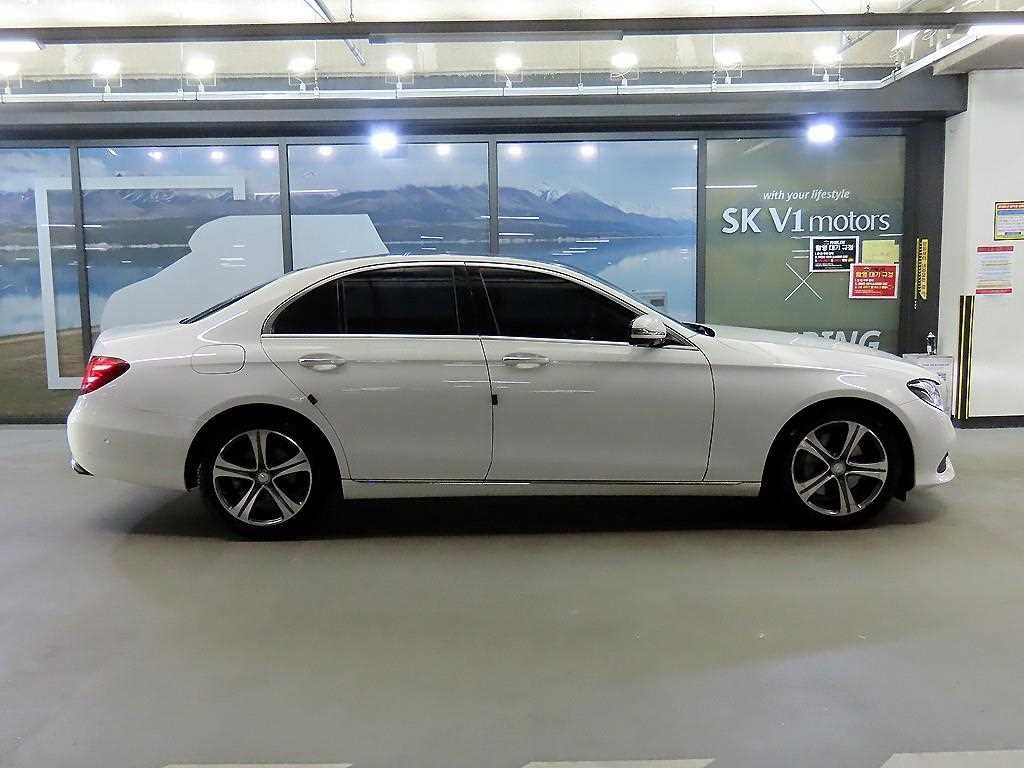 벤츠 E 클래스 E-클래스 W213 E300 아방가르드 이미지 3