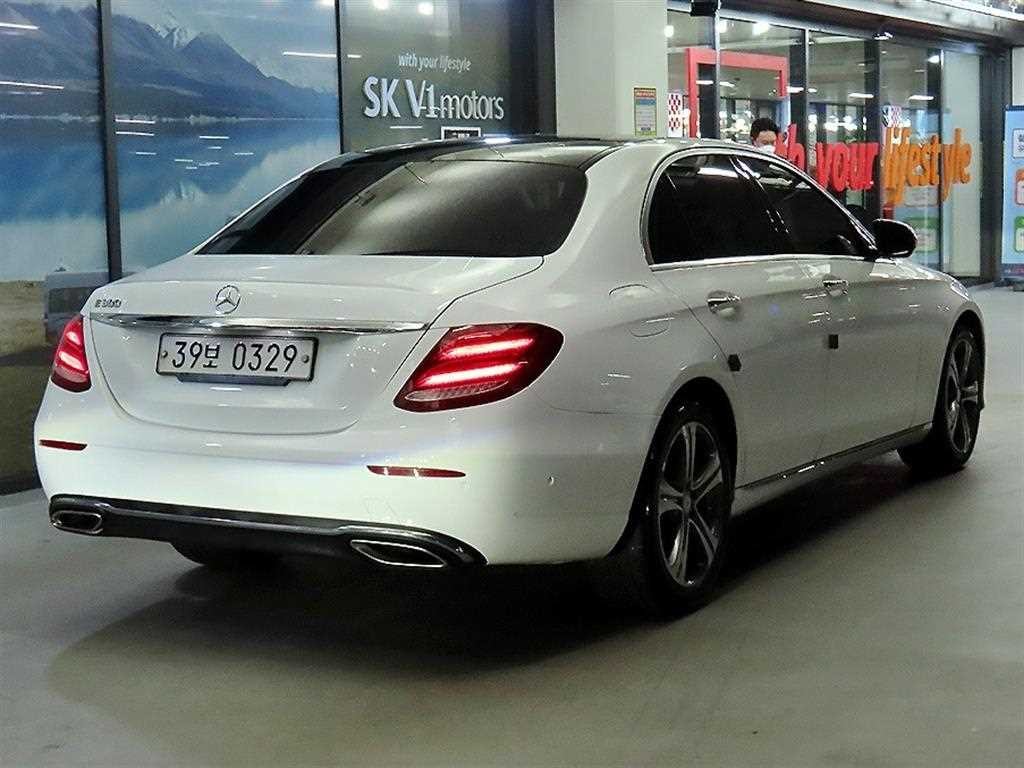벤츠 E 클래스 E-클래스 W213 E300 아방가르드 이미지 4