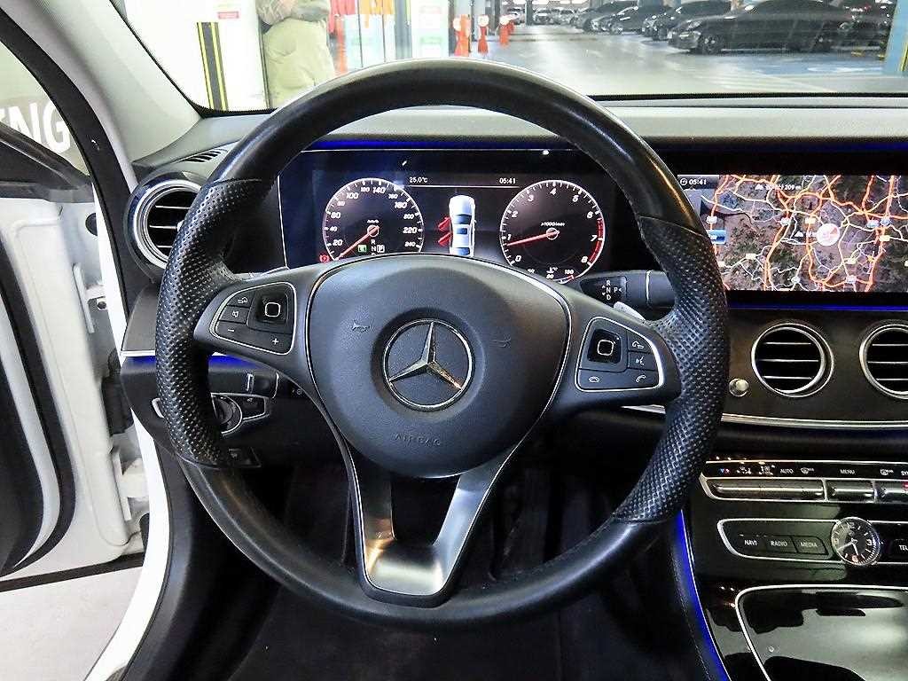 벤츠 E 클래스 E-클래스 W213 E300 아방가르드 이미지 8