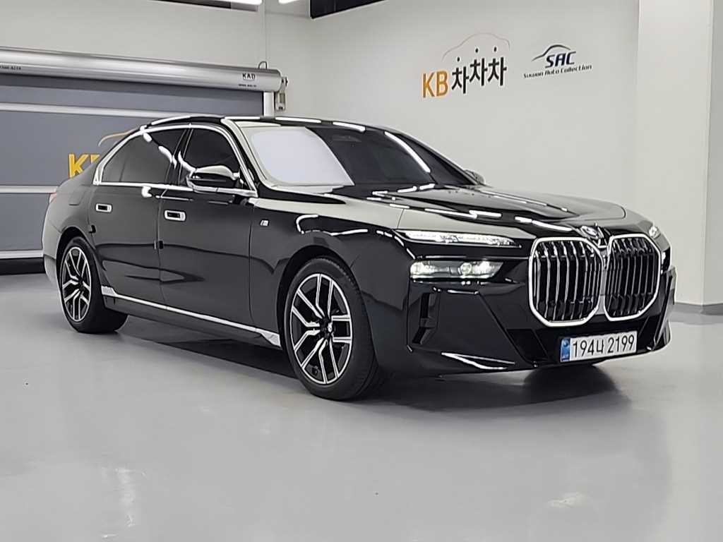 BMW 7시리즈 7시리즈 (G70) 740i xDrive M 스포츠 이미지 3