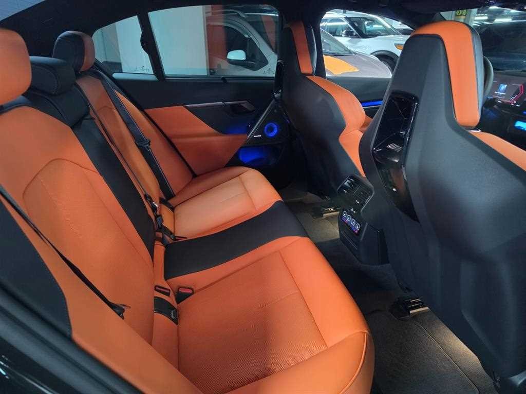 BMW 5시리즈 M5 (F90, F10) M5 세단 이미지 10