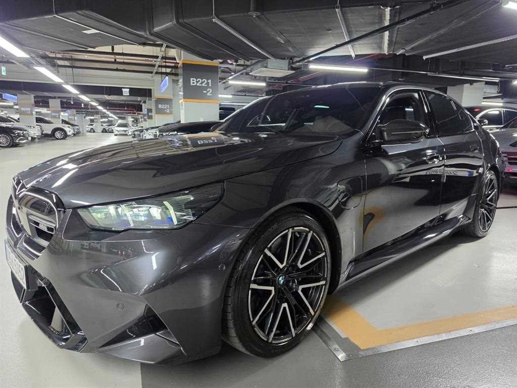 BMW 5시리즈 M5 (F90, F10) M5 세단 이미지 3