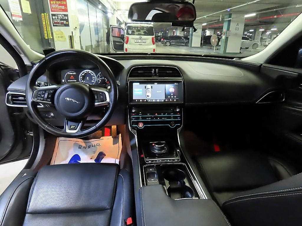 재규어 XE 2.0D R스포츠 이미지 10
