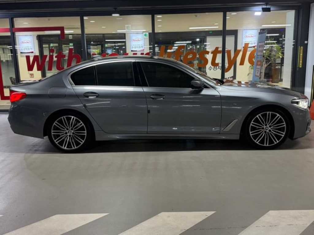 BMW 5시리즈 5시리즈 (G30) 530i M 스포츠 플러스 이미지 3