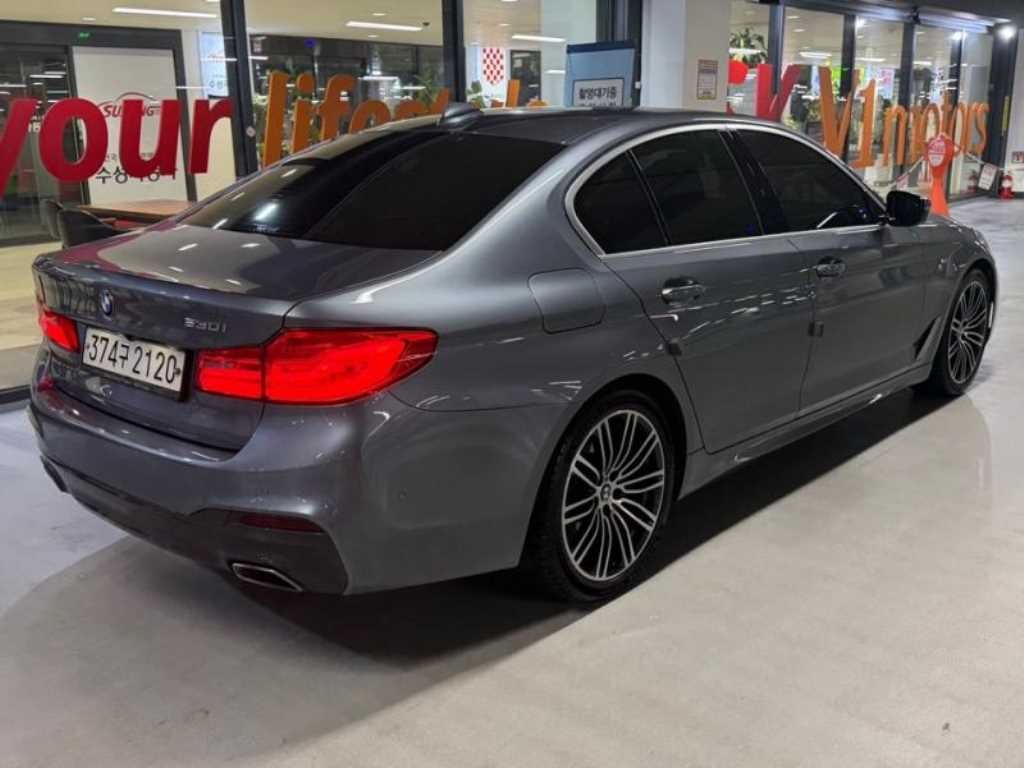 BMW 5시리즈 5시리즈 (G30) 530i M 스포츠 플러스 이미지 4