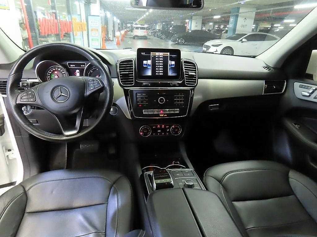 벤츠 GLE 클래스 GLE 클래스 W166 GLE 350 d 4MATIC 이미지 10