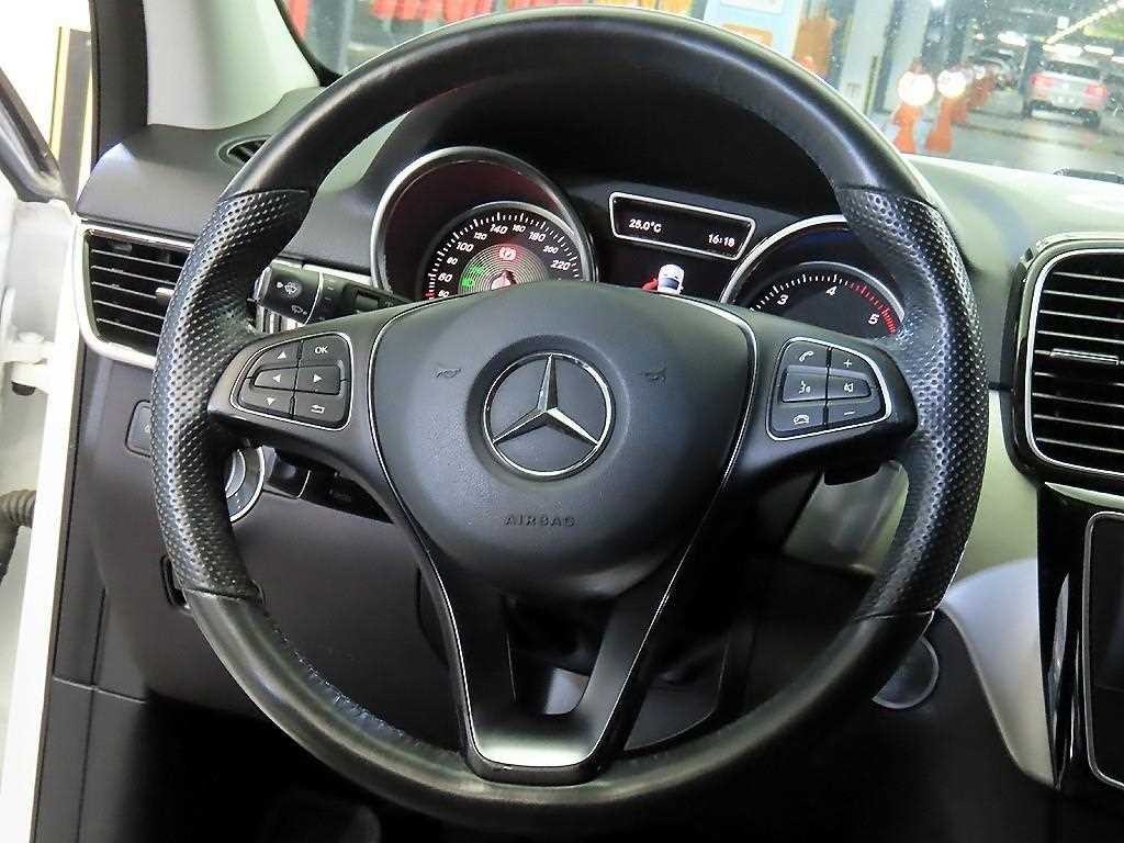 벤츠 GLE 클래스 GLE 클래스 W166 GLE 350 d 4MATIC 이미지 8