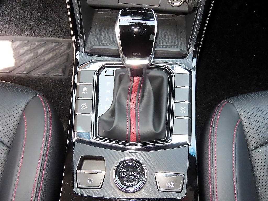 KG모빌리티(쌍용) 코란도 뷰티풀코란도 4WD 가솔린 1.5 C7 이미지 10