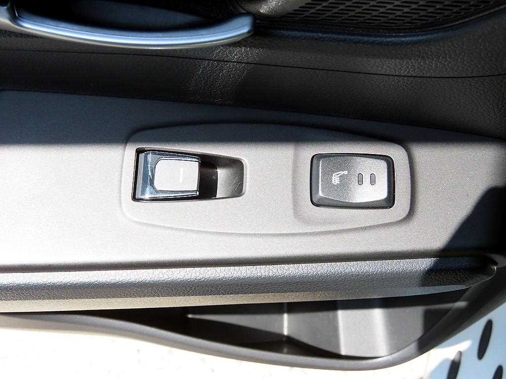 KG모빌리티(쌍용) 코란도 뷰티풀코란도 4WD 가솔린 1.5 C7 이미지 16