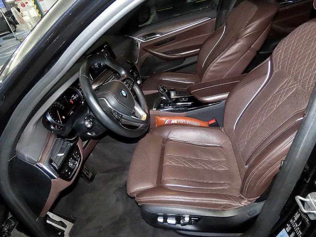 BMW 5시리즈 5시리즈 (G30) 520d M 스포츠 플러스 이미지 6