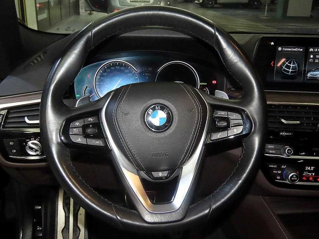 BMW 5시리즈 5시리즈 (G30) 520d M 스포츠 플러스 이미지 8