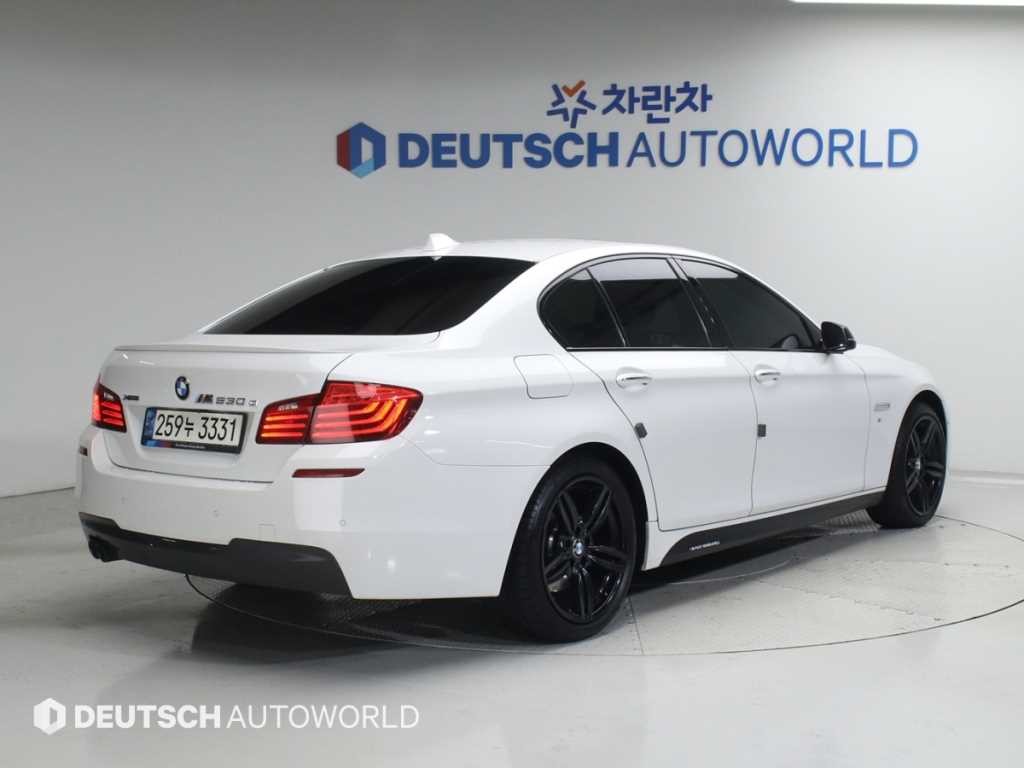 BMW 5시리즈 5시리즈 (F10) 530d xDrive M 에어로 다이나믹 프로 이미지 4