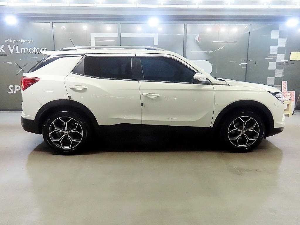KG모빌리티(쌍용) 코란도 뷰티풀코란도 2WD 디젤 1.6 판타스틱 이미지 3
