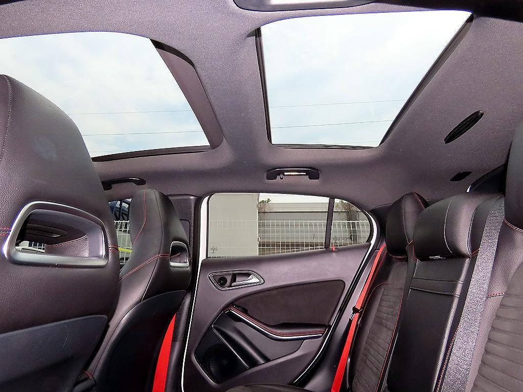 벤츠 GLA 클래스 GLA클래스 X156 GLA45 AMG 4MATIC 이미지 17