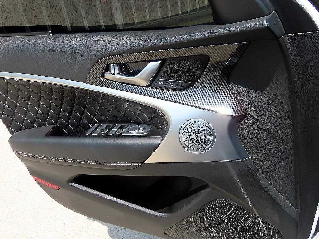 제네시스 G70 2.0T AWD 스포츠 패키지 이미지 12