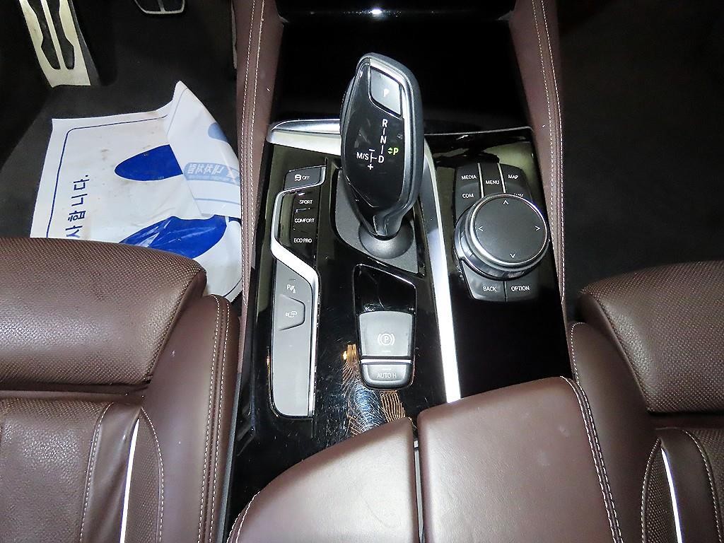 BMW 5시리즈 5시리즈 (G30) 530i M 스포츠 플러스 이미지 12