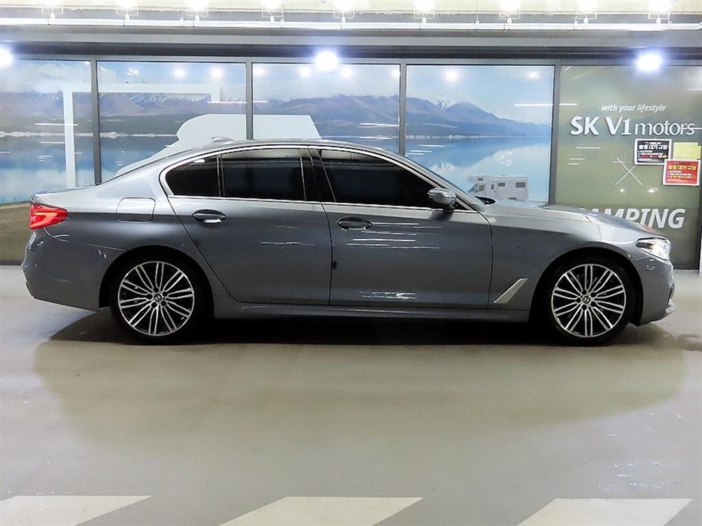 BMW 5시리즈 5시리즈 (G30) 530i M 스포츠 플러스 이미지 3