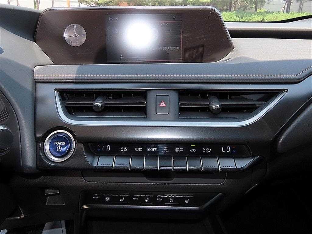 렉서스 UX UX 250h 2.0 2WD 이미지 13