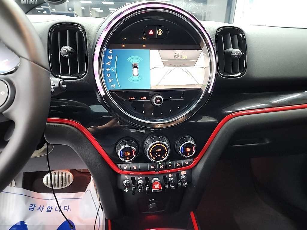 미니 컨트리맨 컨트리맨 (F60) 2.0 JCW ALL4 런치팩 이미지 10