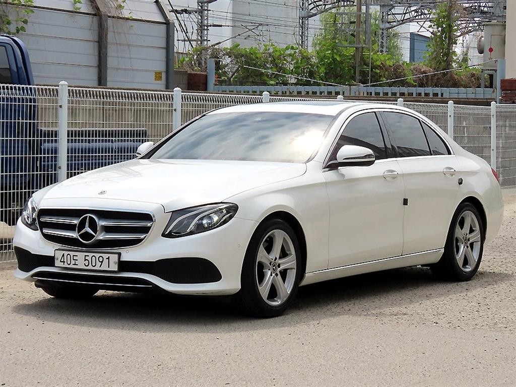 벤츠 E 클래스 E-클래스 W213 E200 아방가르드 이미지 2