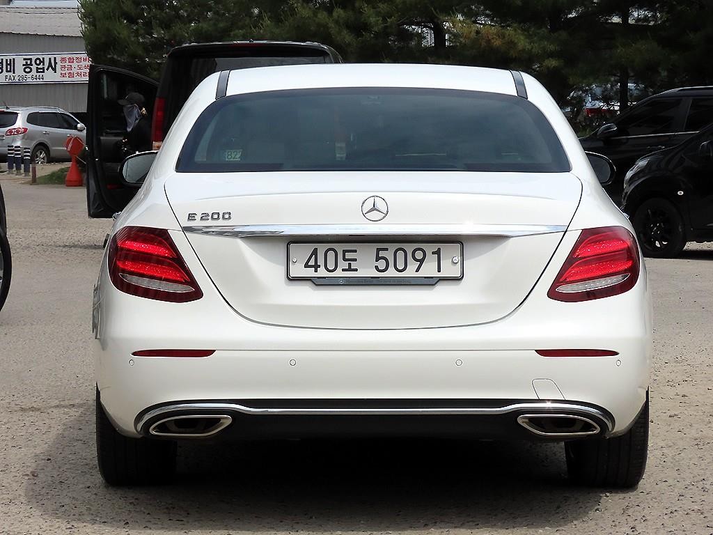 벤츠 E 클래스 E-클래스 W213 E200 아방가르드 이미지 4