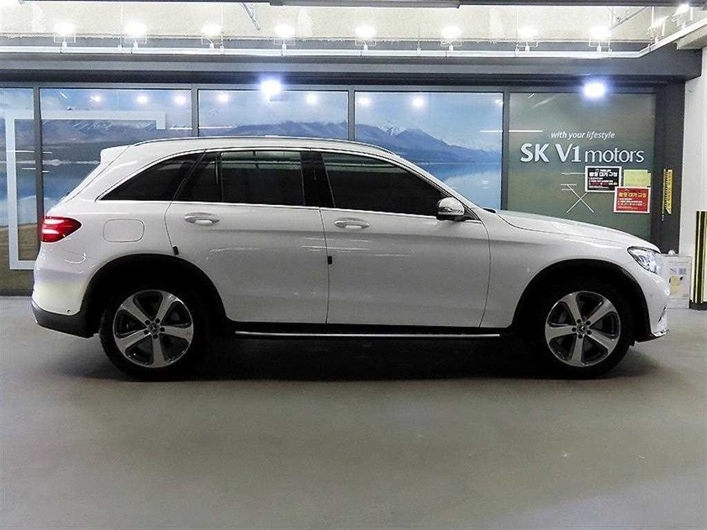 벤츠 GLC 클래스 GLC클래스 X253 GLC 300 4MATIC AMG LINE 이미지 3