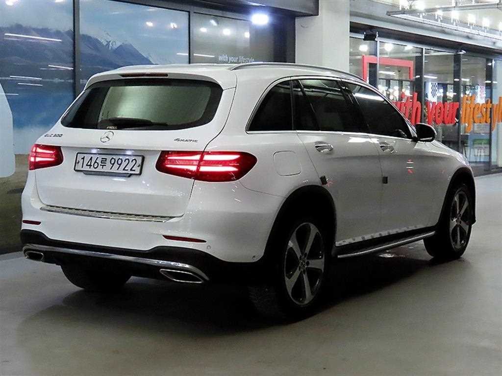 벤츠 GLC 클래스 GLC클래스 X253 GLC 300 4MATIC AMG LINE 이미지 4